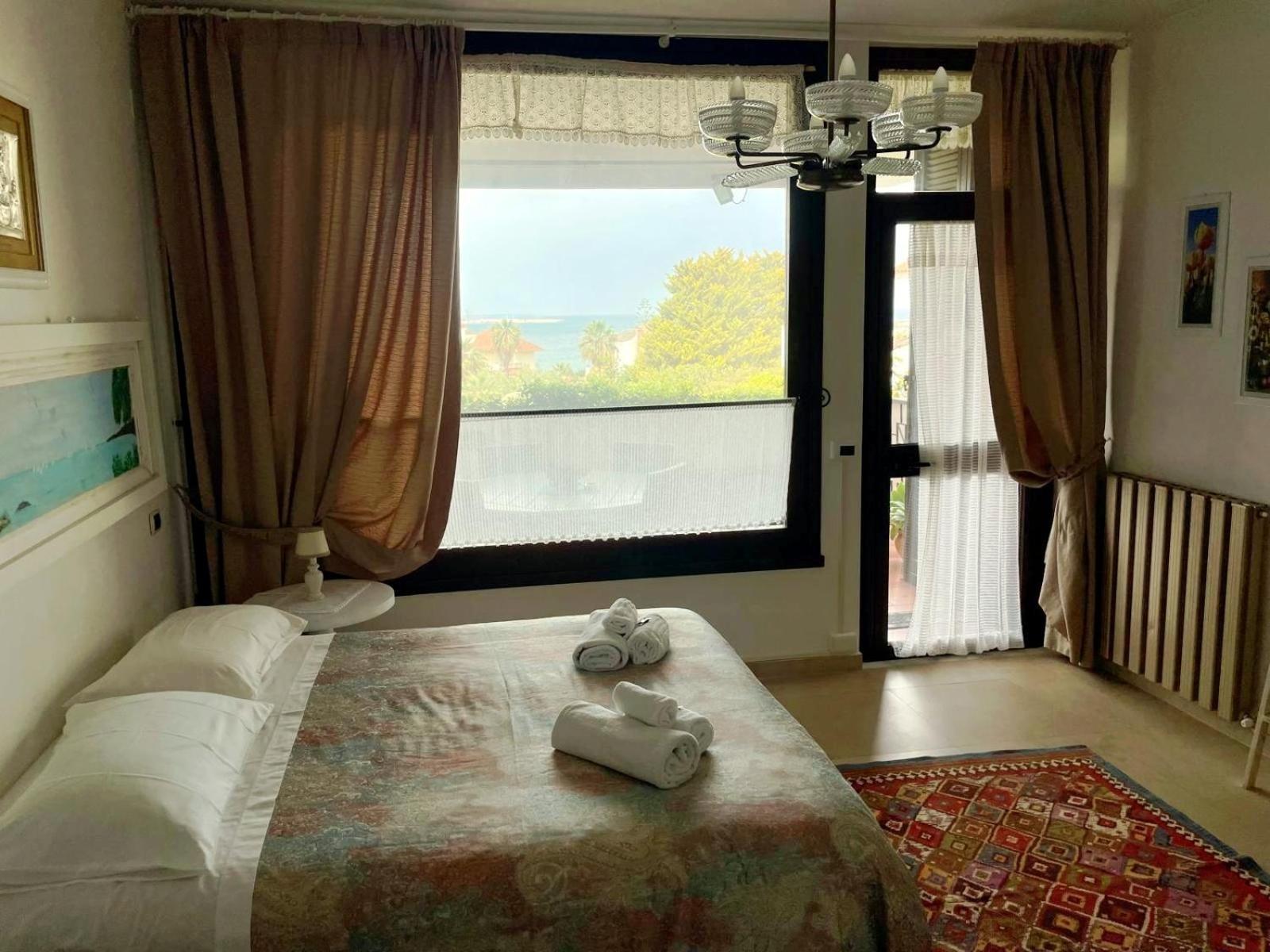 B&B Magna Grecia โครโตเน ภายนอก รูปภาพ