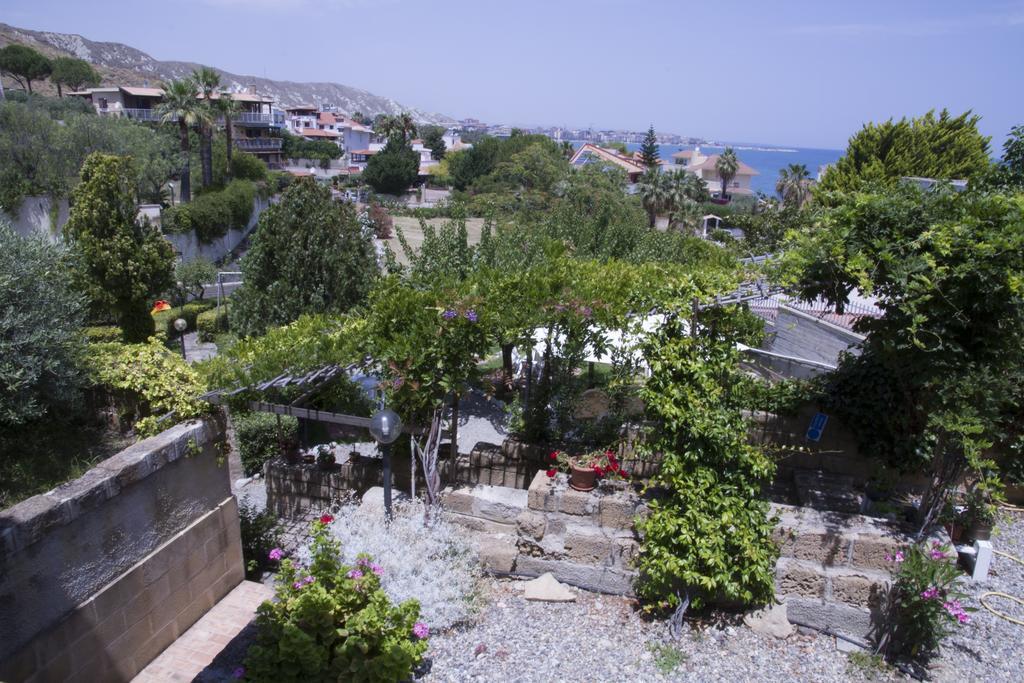 B&B Magna Grecia โครโตเน ภายนอก รูปภาพ