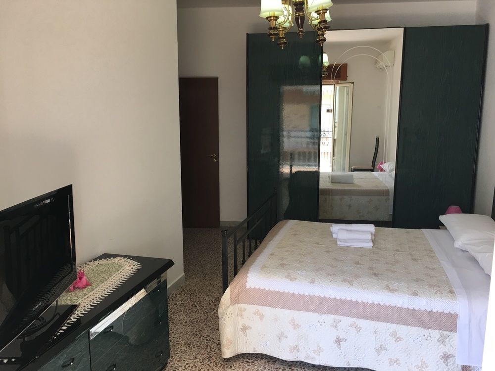 B&B Magna Grecia โครโตเน ภายนอก รูปภาพ
