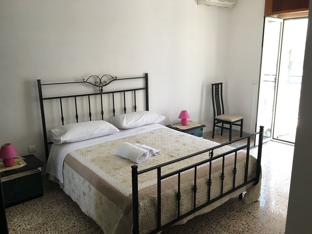 B&B Magna Grecia โครโตเน ภายนอก รูปภาพ